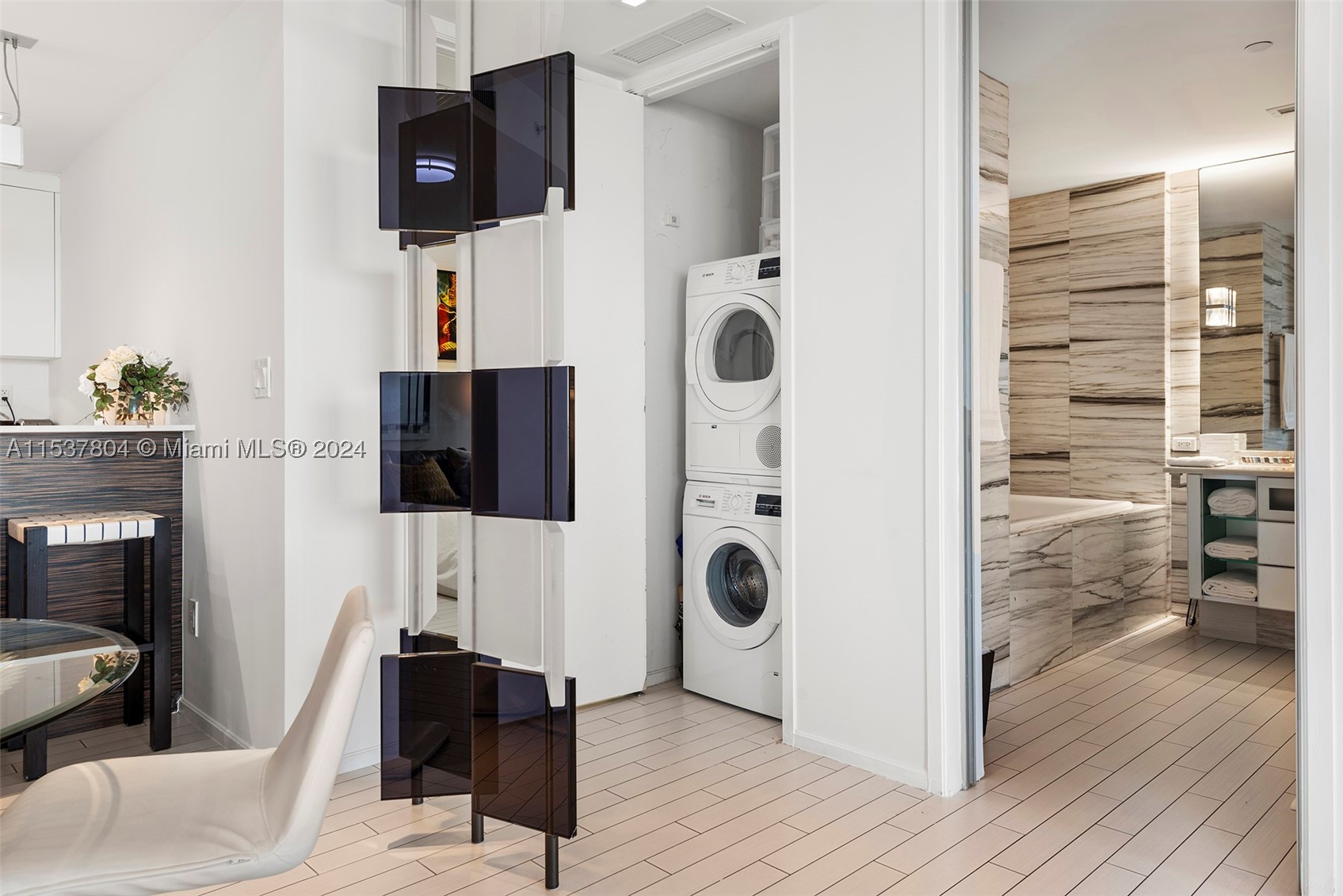 2201 Collins Ave #814, Miami Beach FL 33139
