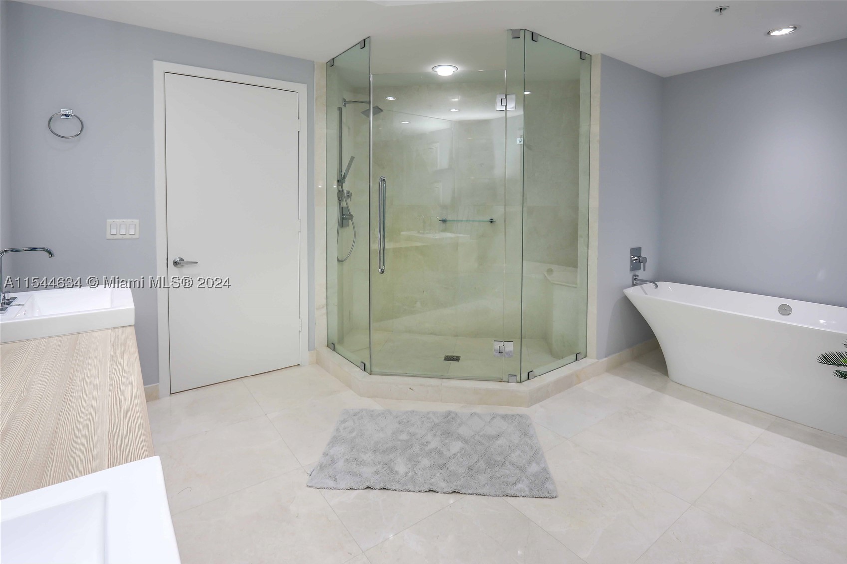 17301 Biscayne Blvd #1201, North Miami Beach FL 33160