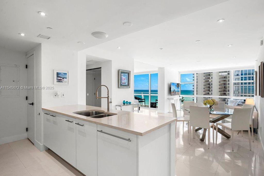 6801 Collins Ave #1206, Miami Beach FL 33141