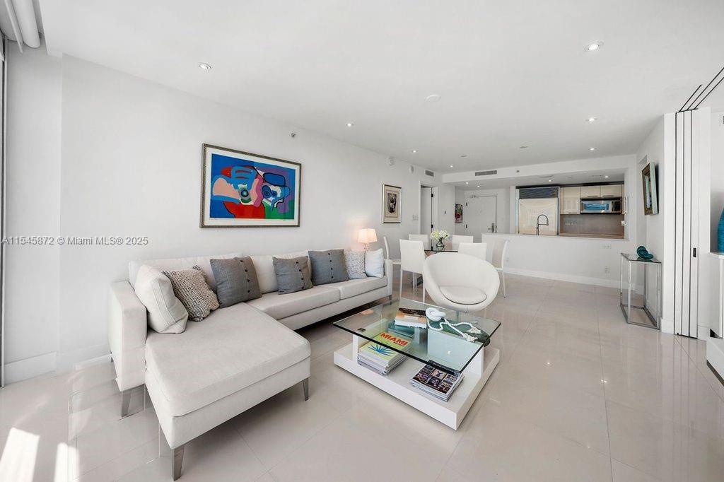 6801 Collins Ave #1206, Miami Beach FL 33141