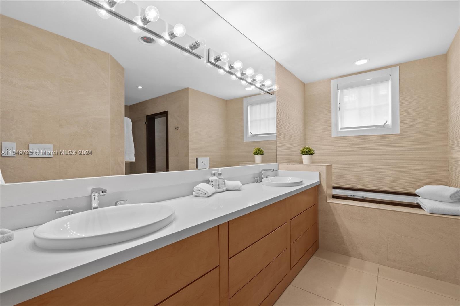 19127 Fisher Island Dr #19127, Miami Beach FL 33109