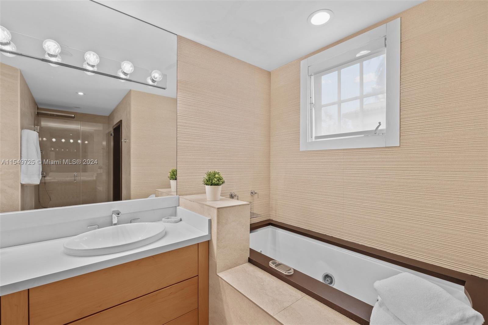 19127 Fisher Island Dr #19127, Miami Beach FL 33109
