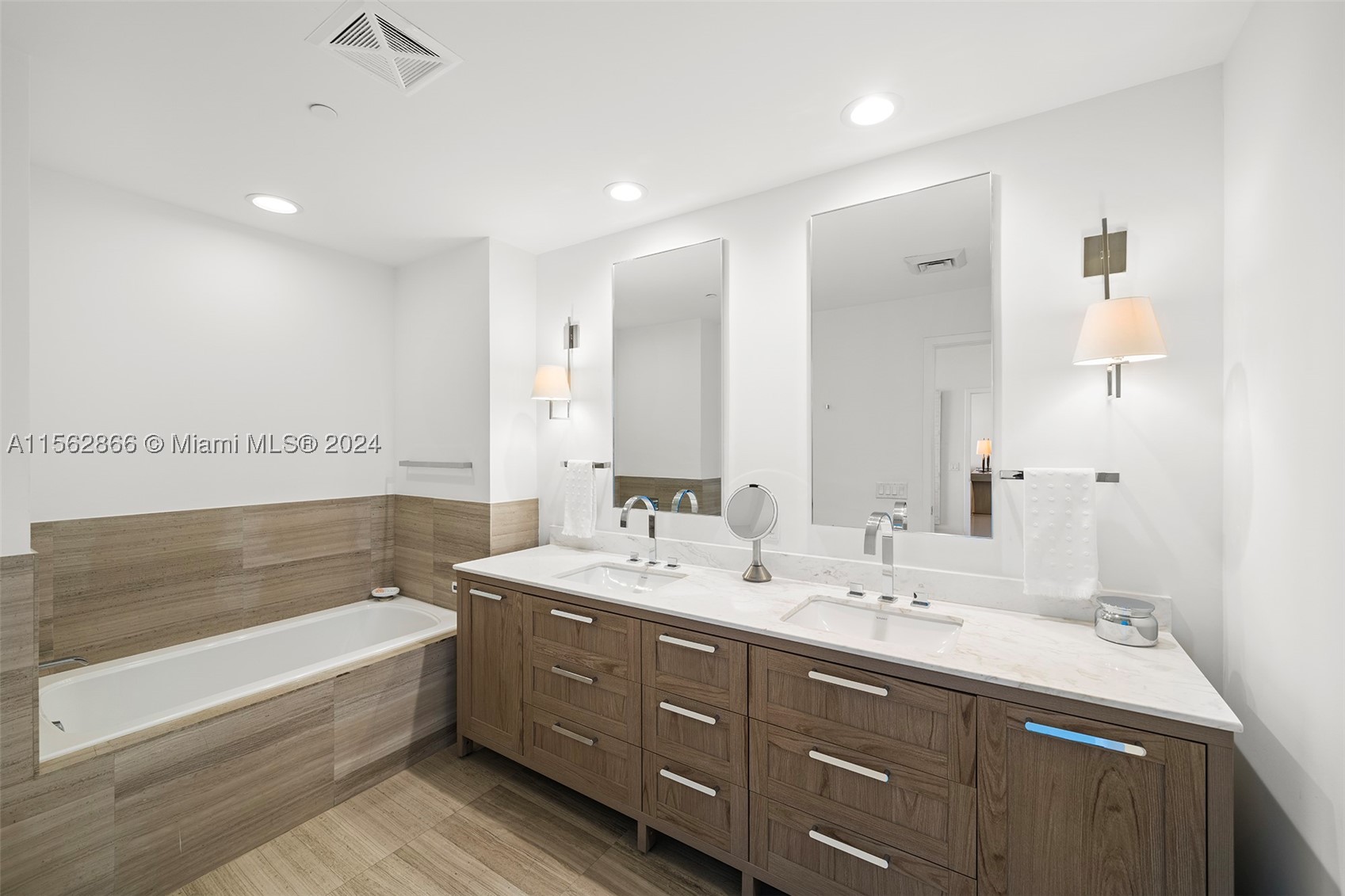 360 Ocean Dr #905S, Key Biscayne FL 33149