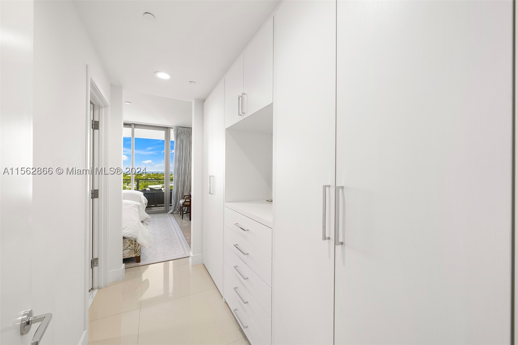 360 Ocean Dr #905S, Key Biscayne FL 33149