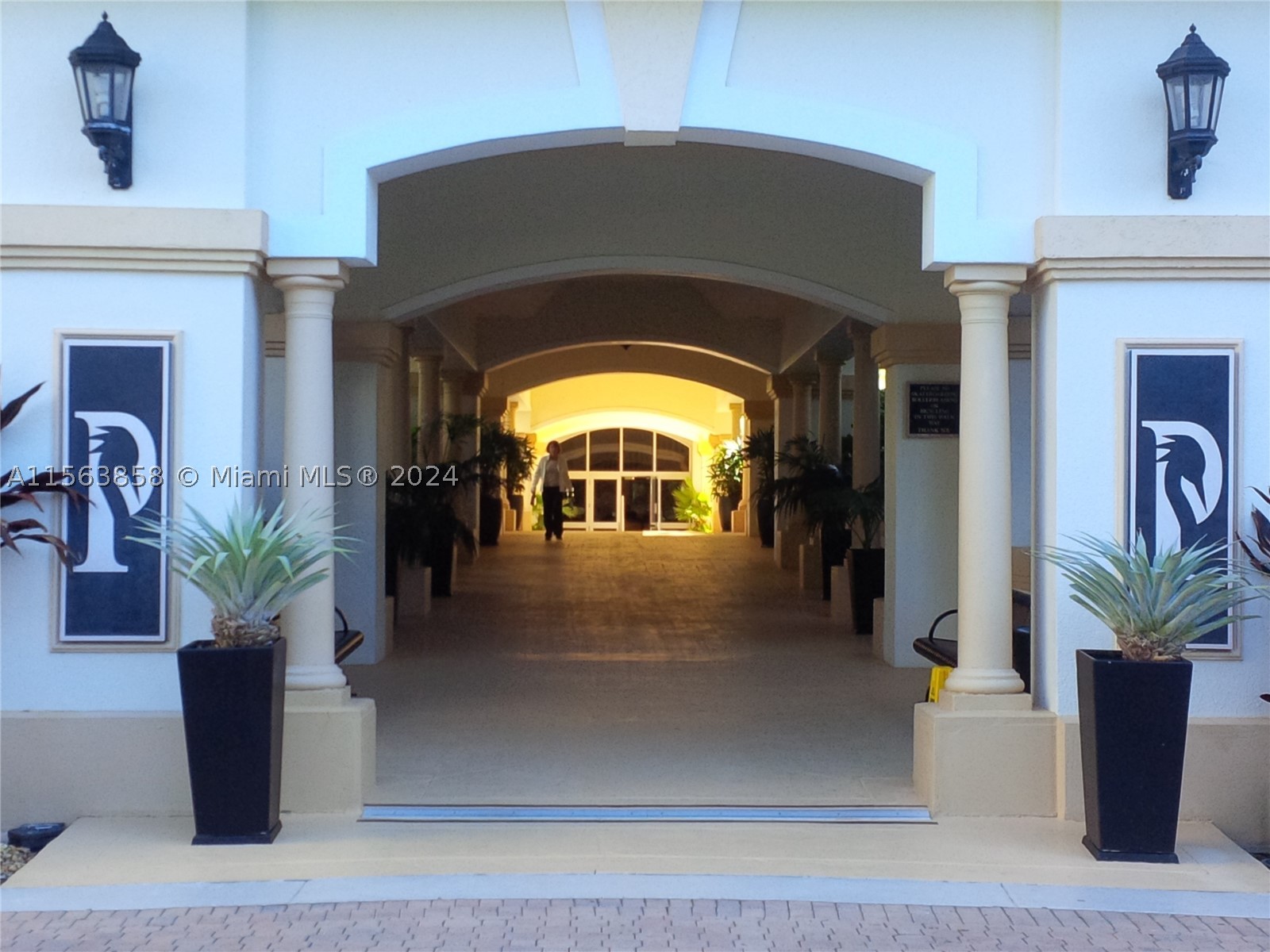 21205 Yacht Club Dr #PH09, Aventura FL 33180