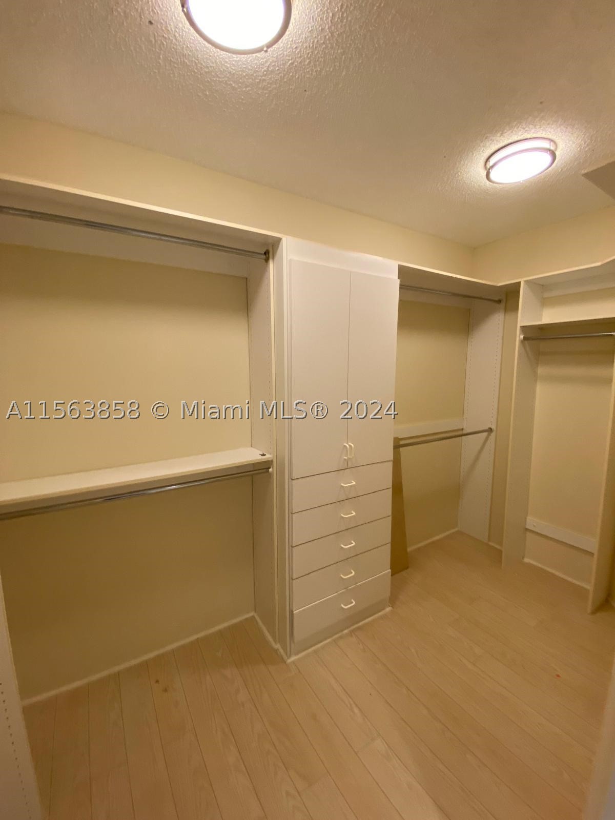 21205 Yacht Club Dr #PH09, Aventura FL 33180