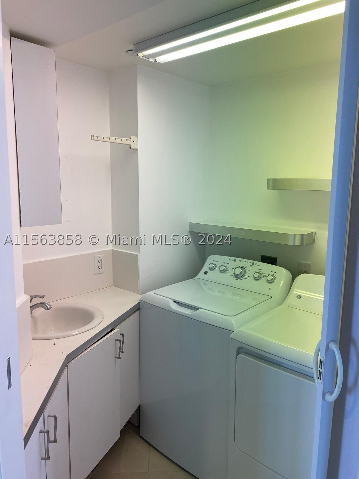 21205 Yacht Club Dr #PH09, Aventura FL 33180