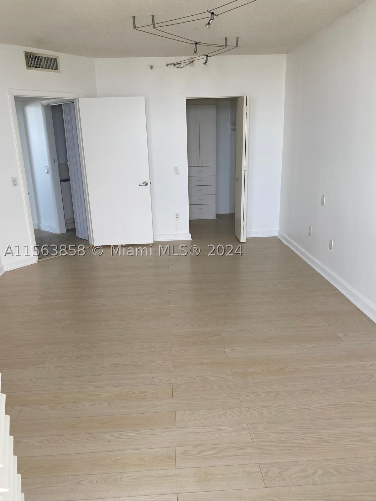 21205 Yacht Club Dr #PH09, Aventura FL 33180