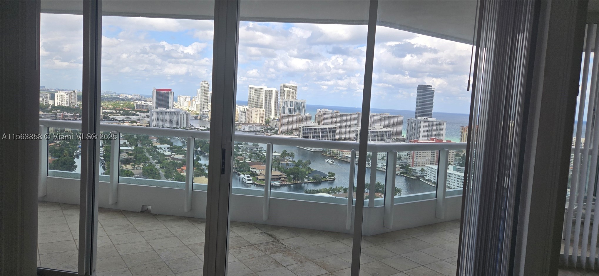 21205 Yacht Club Dr #PH09, Aventura FL 33180
