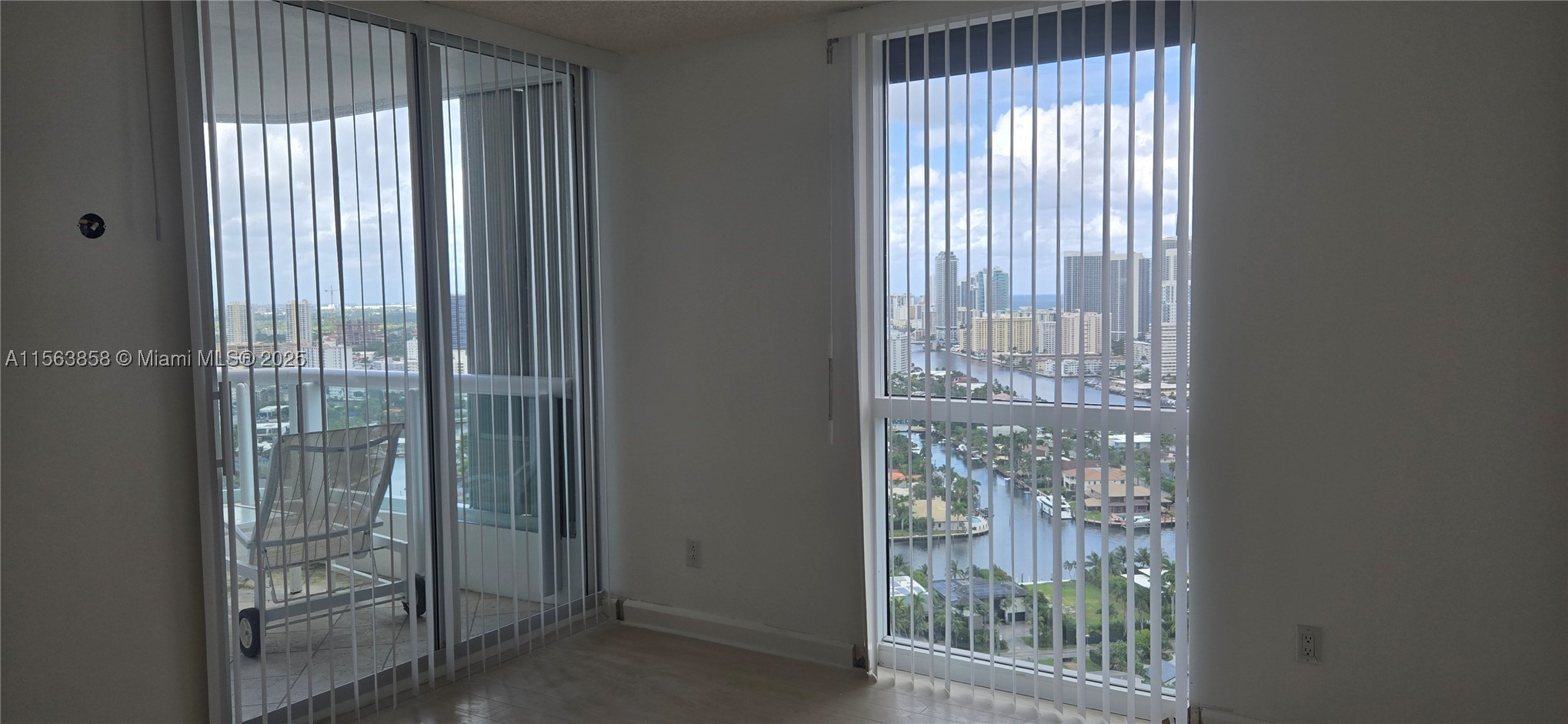 21205 Yacht Club Dr #PH09, Aventura FL 33180