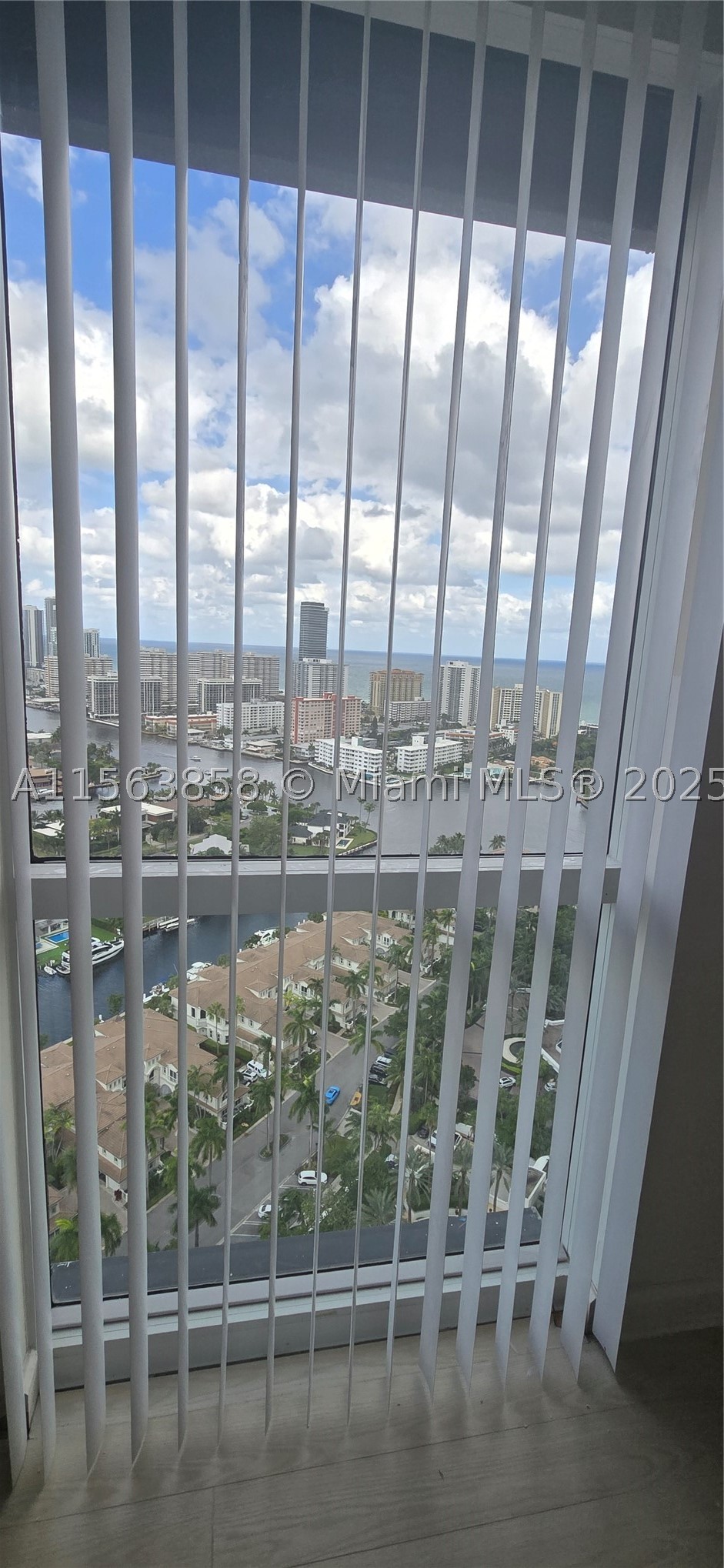 21205 Yacht Club Dr #PH09, Aventura FL 33180