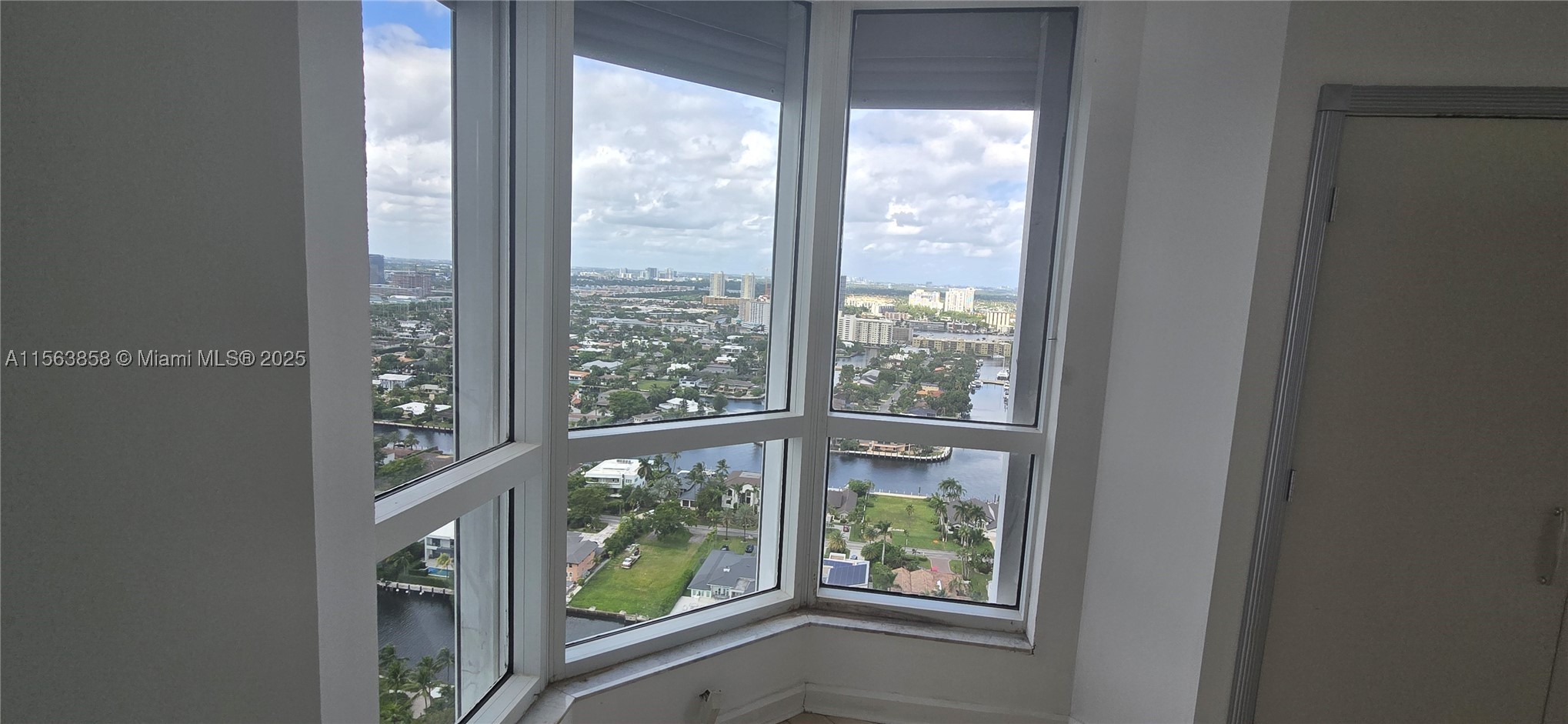 21205 Yacht Club Dr #PH09, Aventura FL 33180