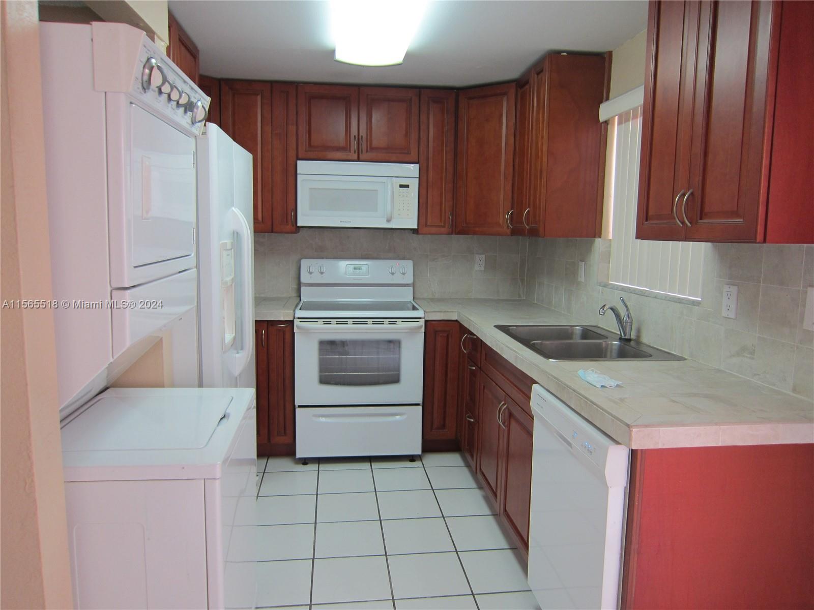 10 SW 108th Ave #E8, Sweetwater FL 33174