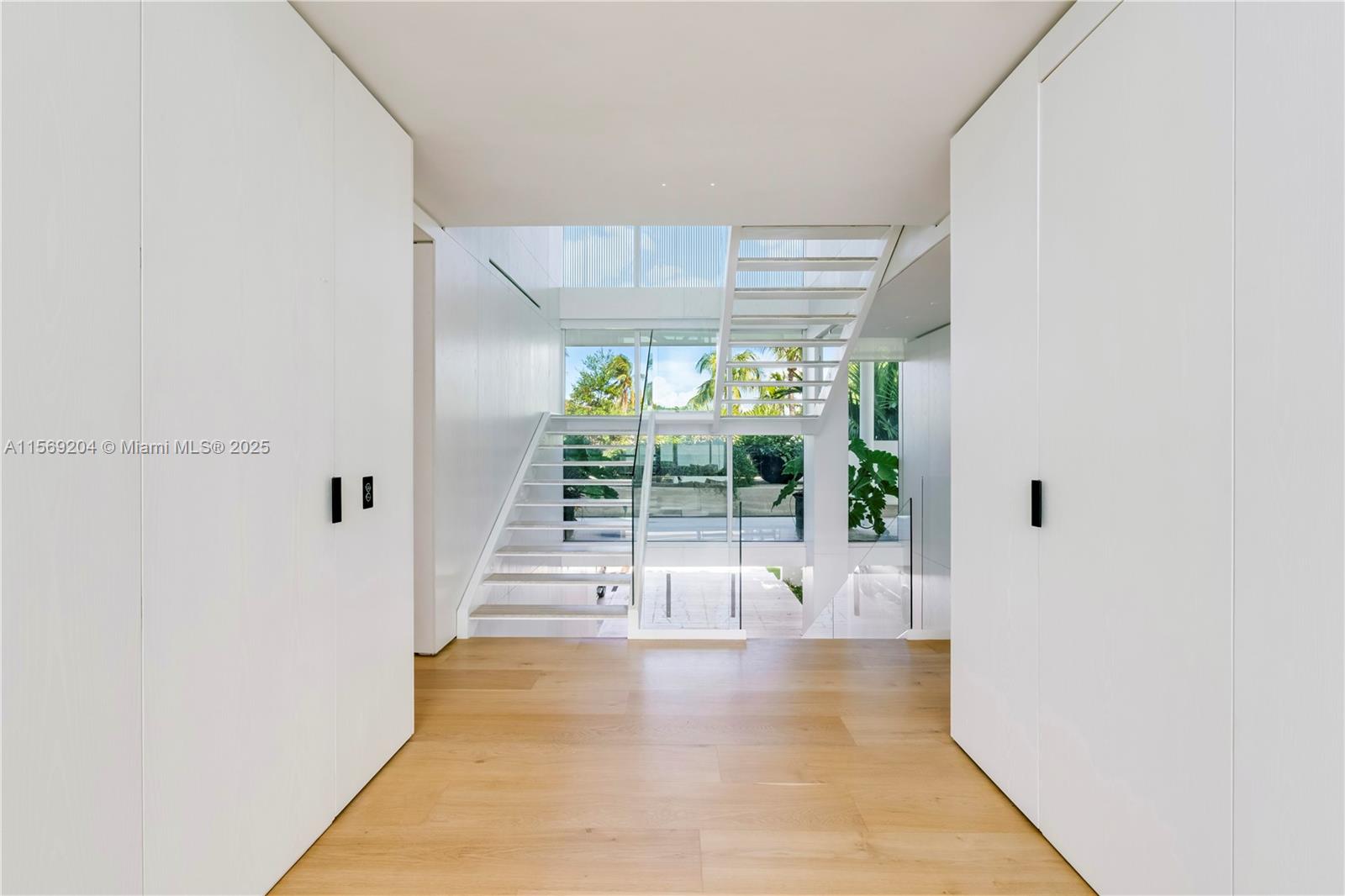 440 S Mashta Dr, Key Biscayne FL 33149