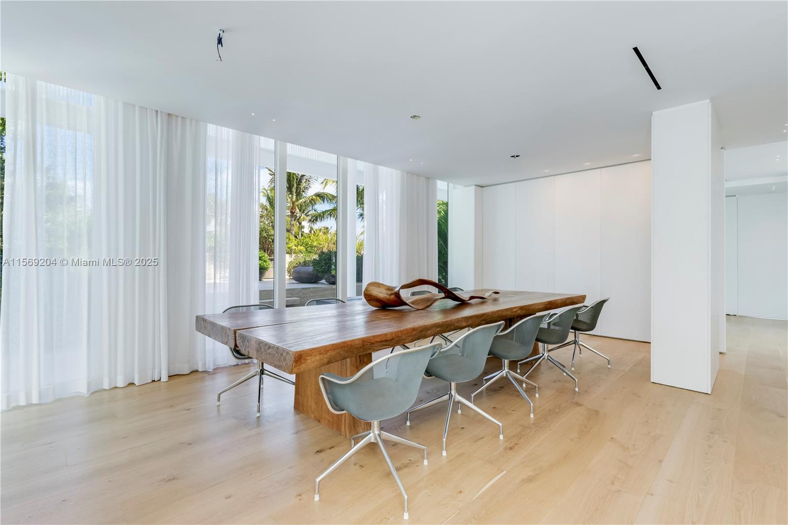 440 S Mashta Dr, Key Biscayne FL 33149