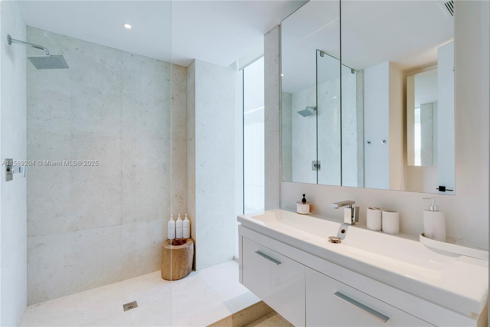 440 S Mashta Dr, Key Biscayne FL 33149