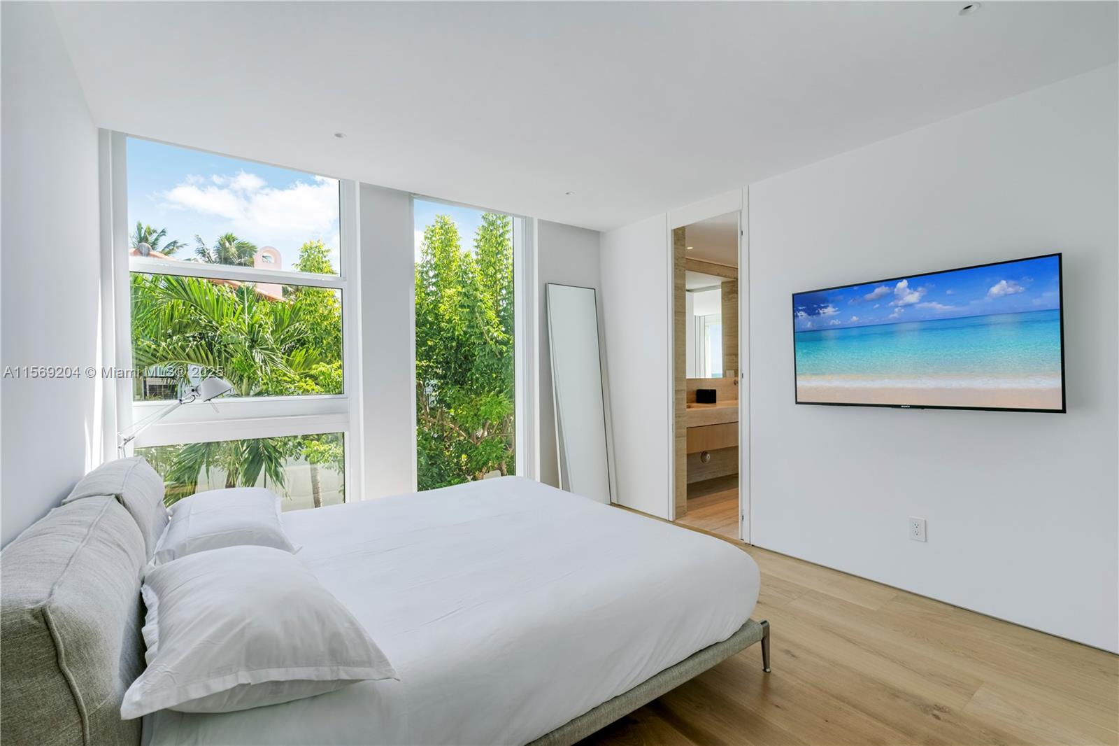 440 S Mashta Dr, Key Biscayne FL 33149