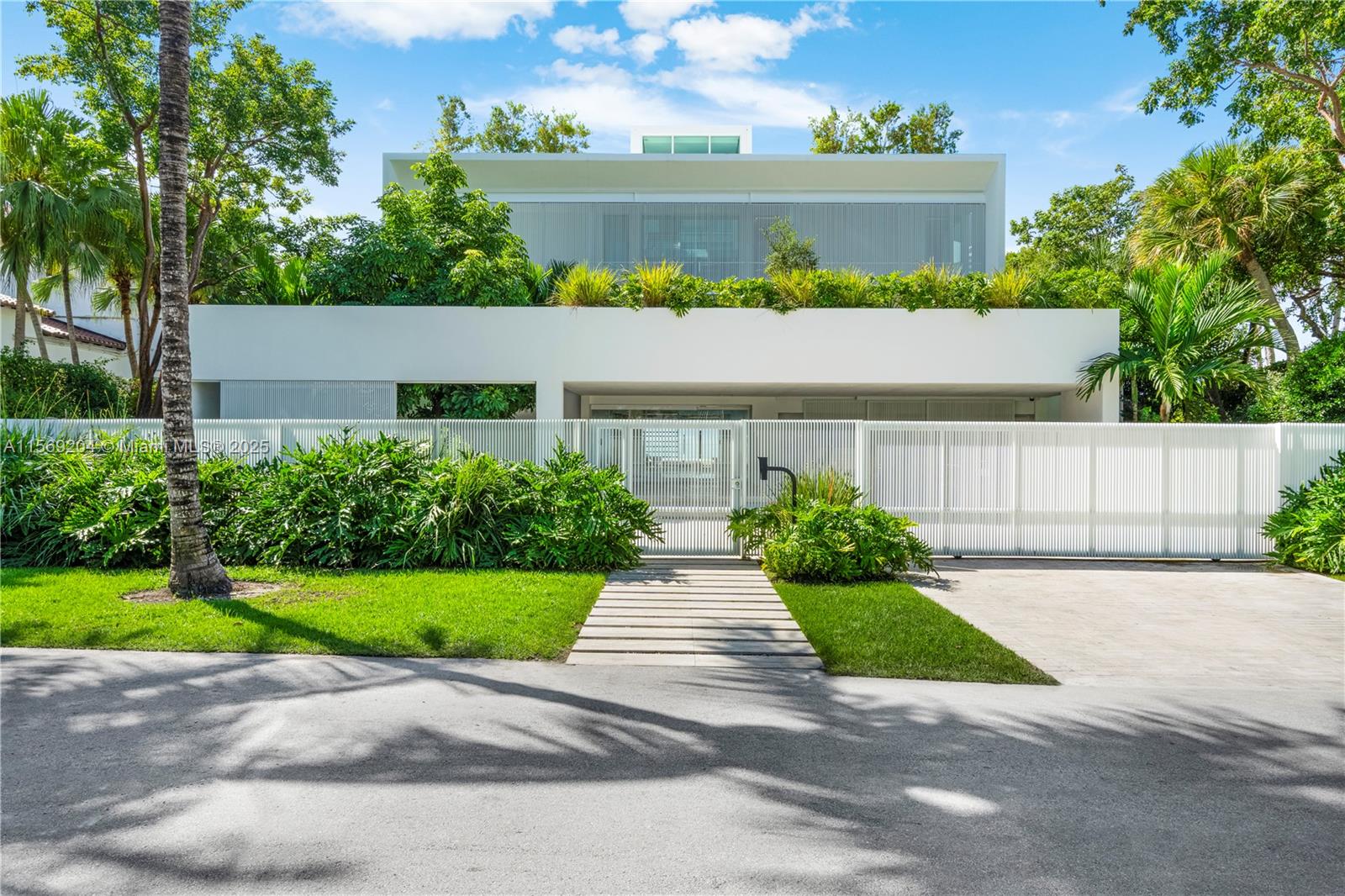 440 S Mashta Dr, Key Biscayne FL 33149