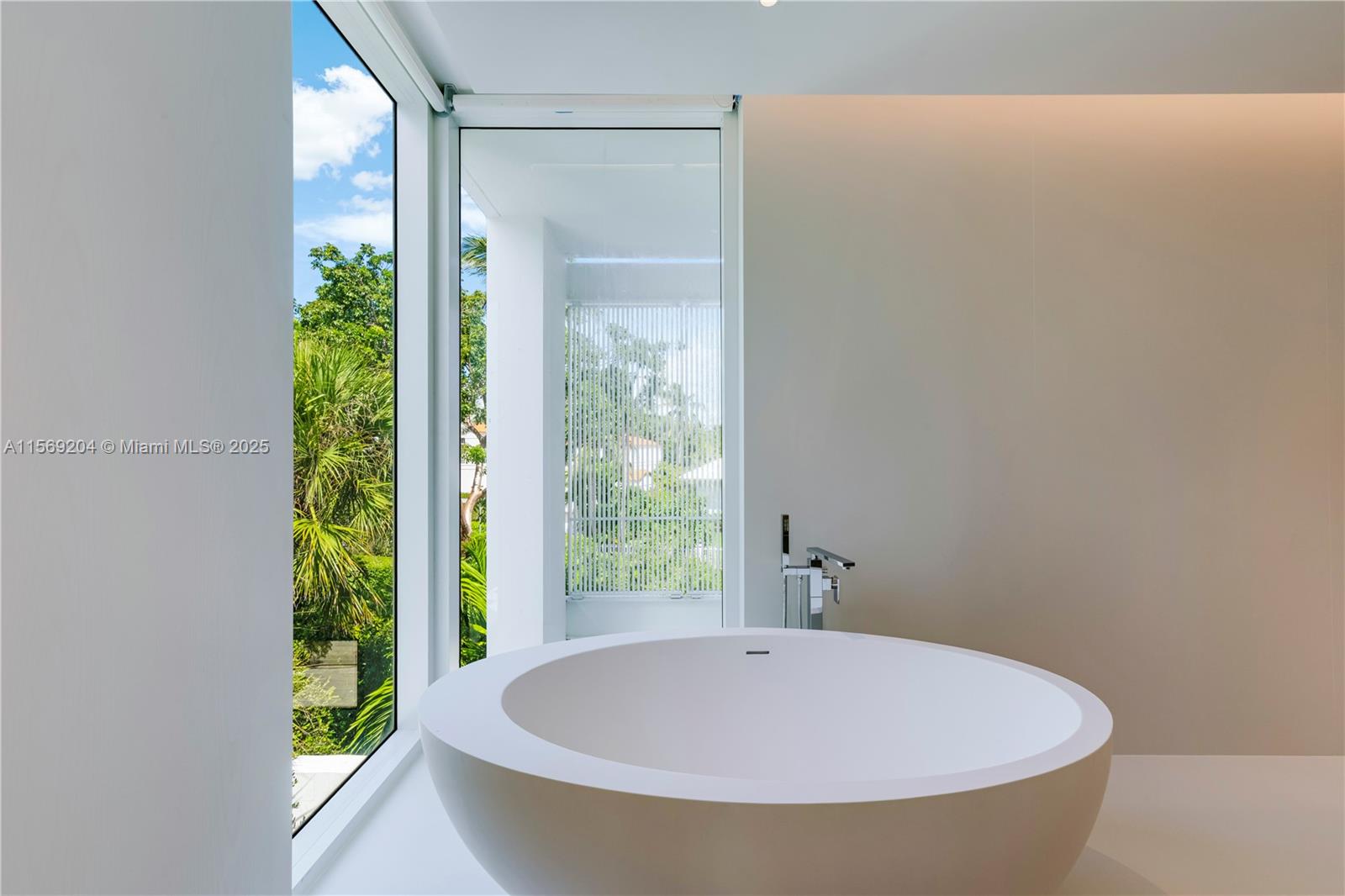 440 S Mashta Dr, Key Biscayne FL 33149