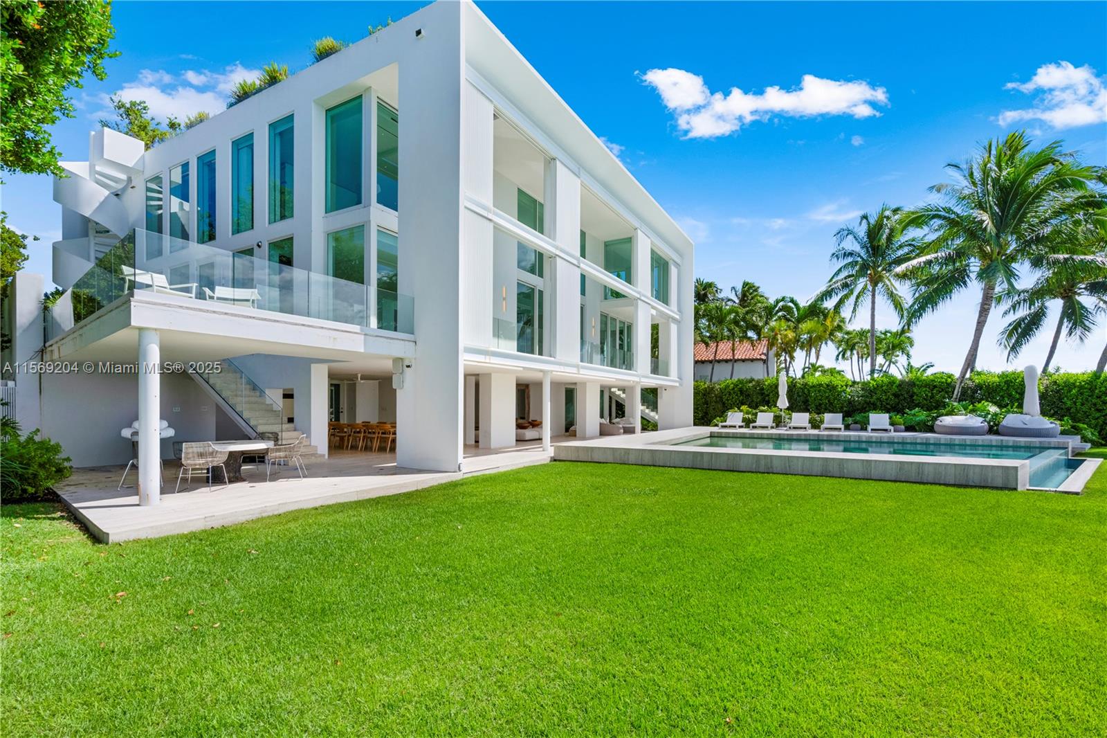 440 S Mashta Dr, Key Biscayne FL 33149