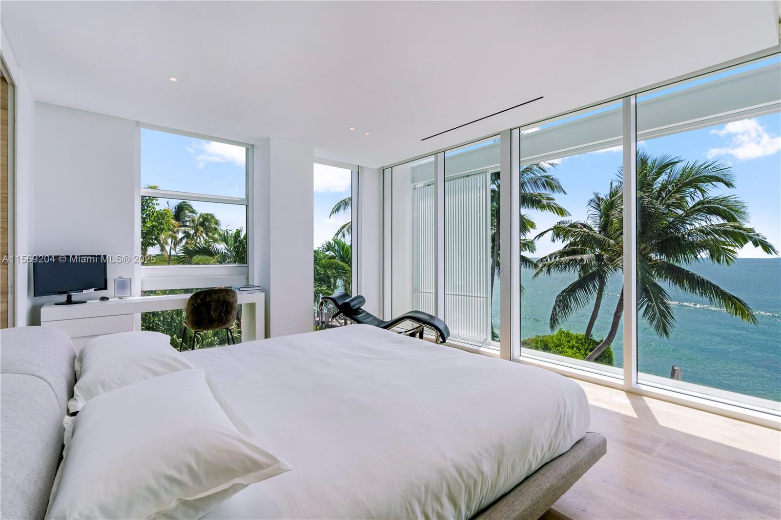 440 S Mashta Dr, Key Biscayne FL 33149