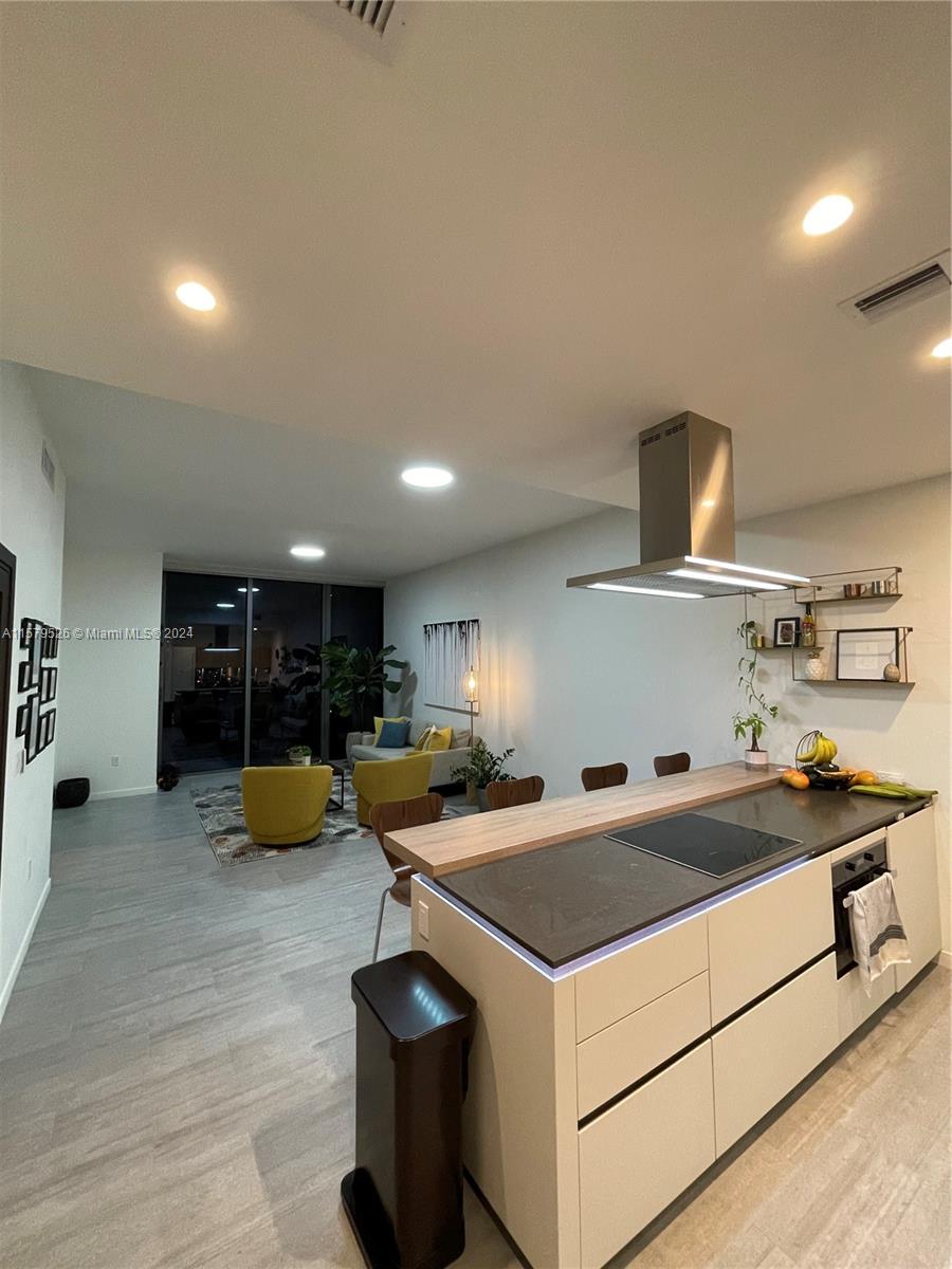 1000 Brickell Plz #1811, Miami FL 33131