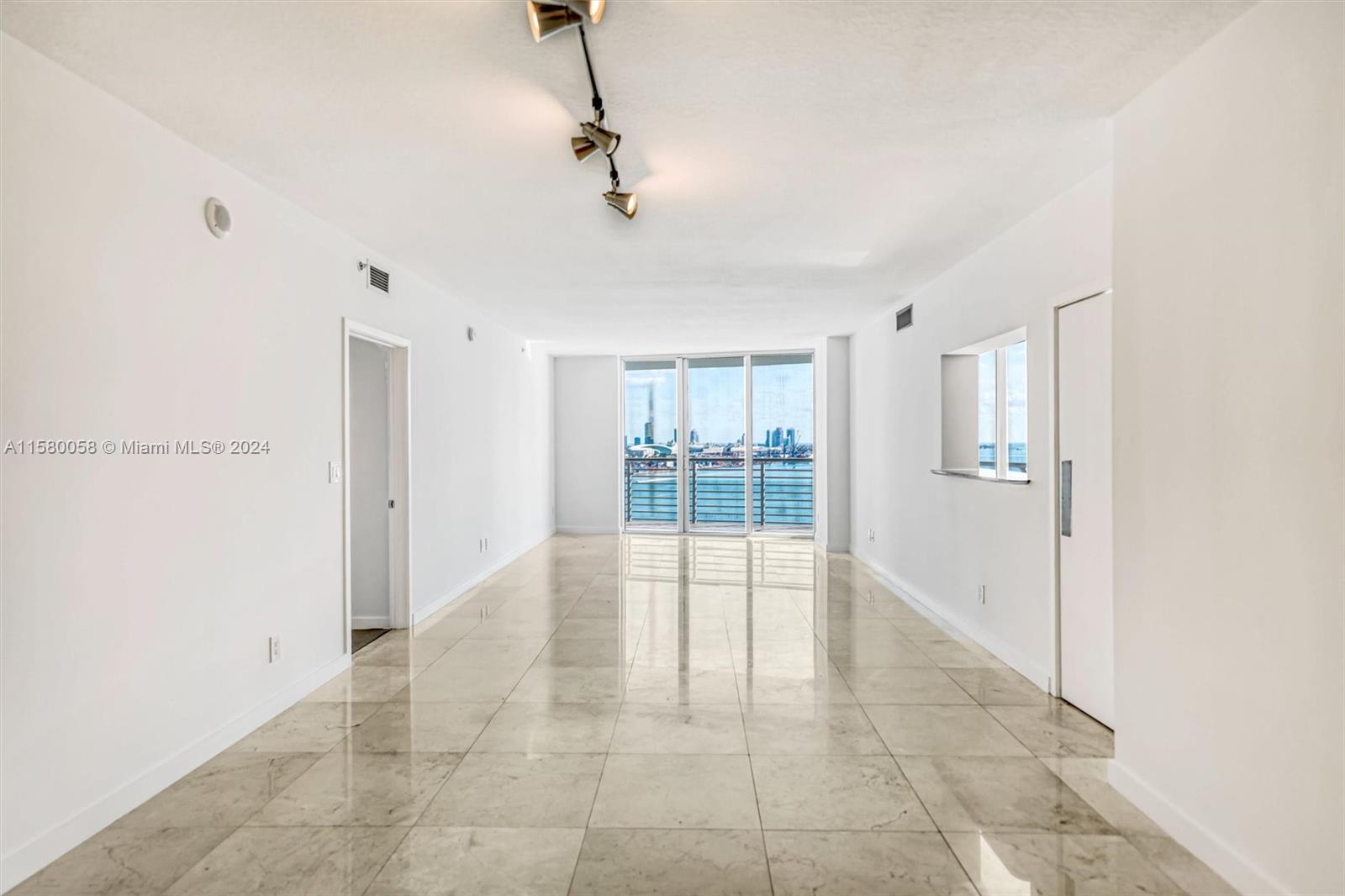 325 NE Biscayne Blvd #1923, Miami FL 33131