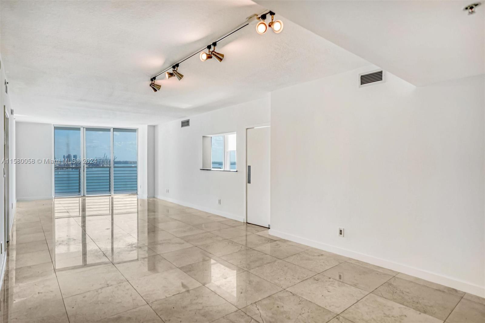 325 NE Biscayne Blvd #1923, Miami FL 33131