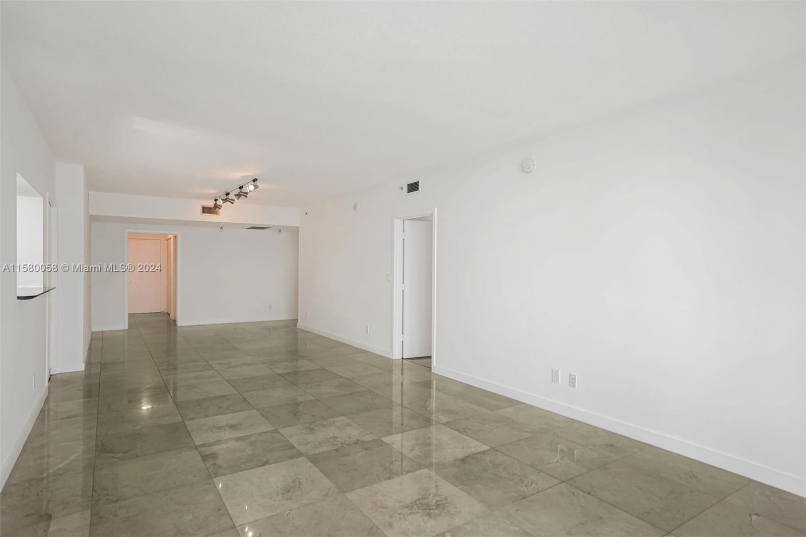 325 NE Biscayne Blvd #1923, Miami FL 33131