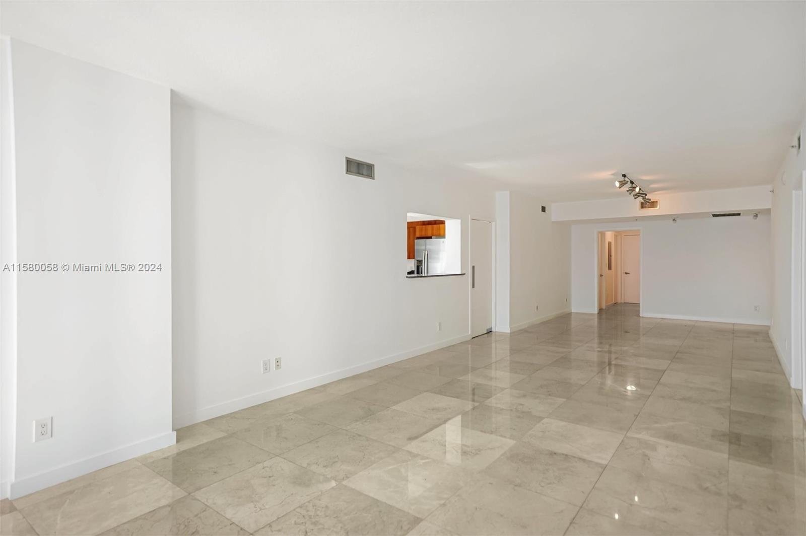 325 NE Biscayne Blvd #1923, Miami FL 33131