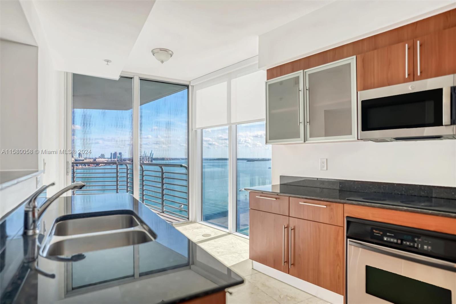 325 NE Biscayne Blvd #1923, Miami FL 33131