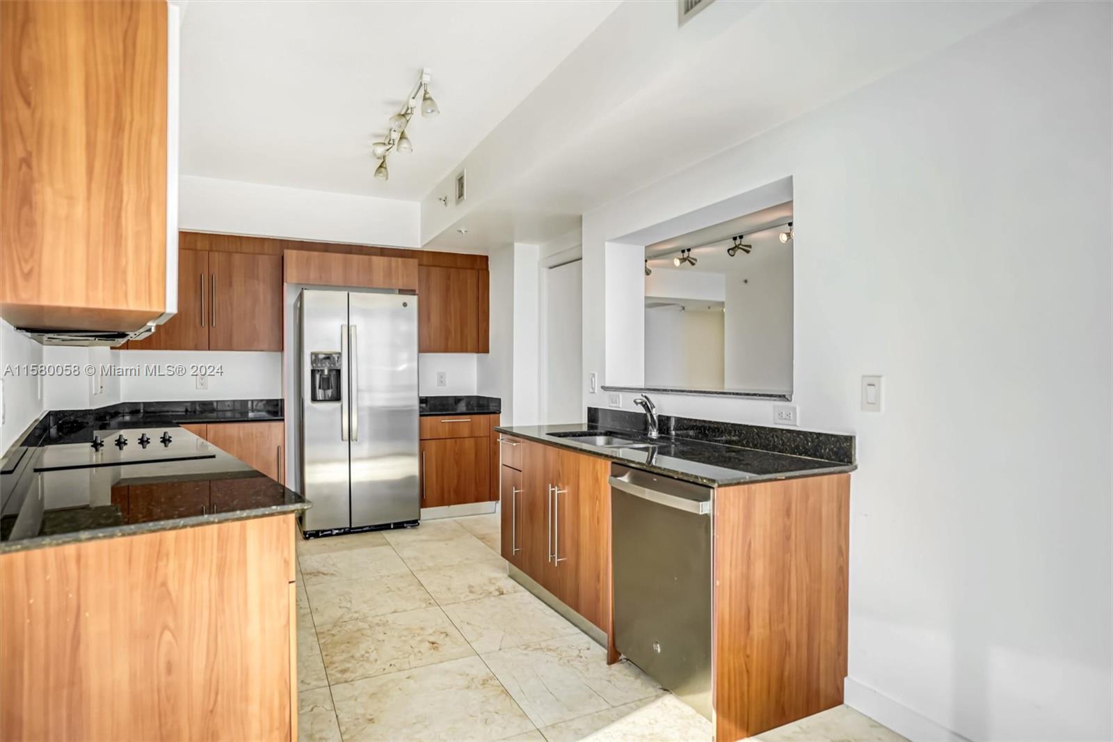 325 NE Biscayne Blvd #1923, Miami FL 33131