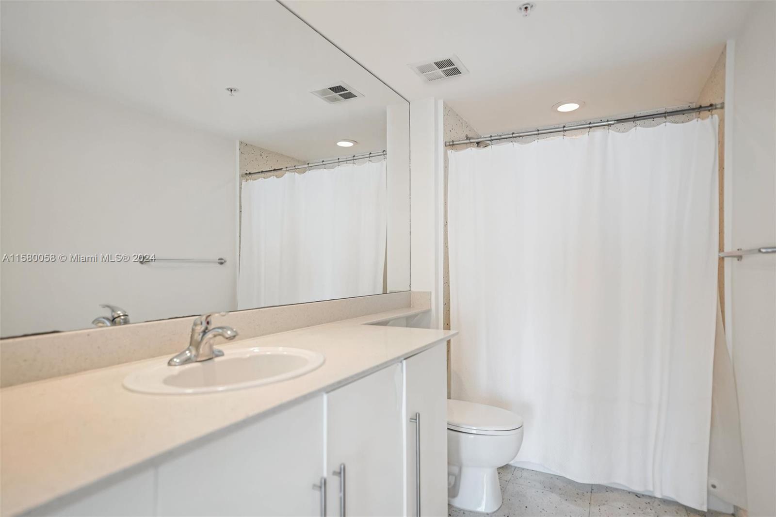 325 NE Biscayne Blvd #1923, Miami FL 33131