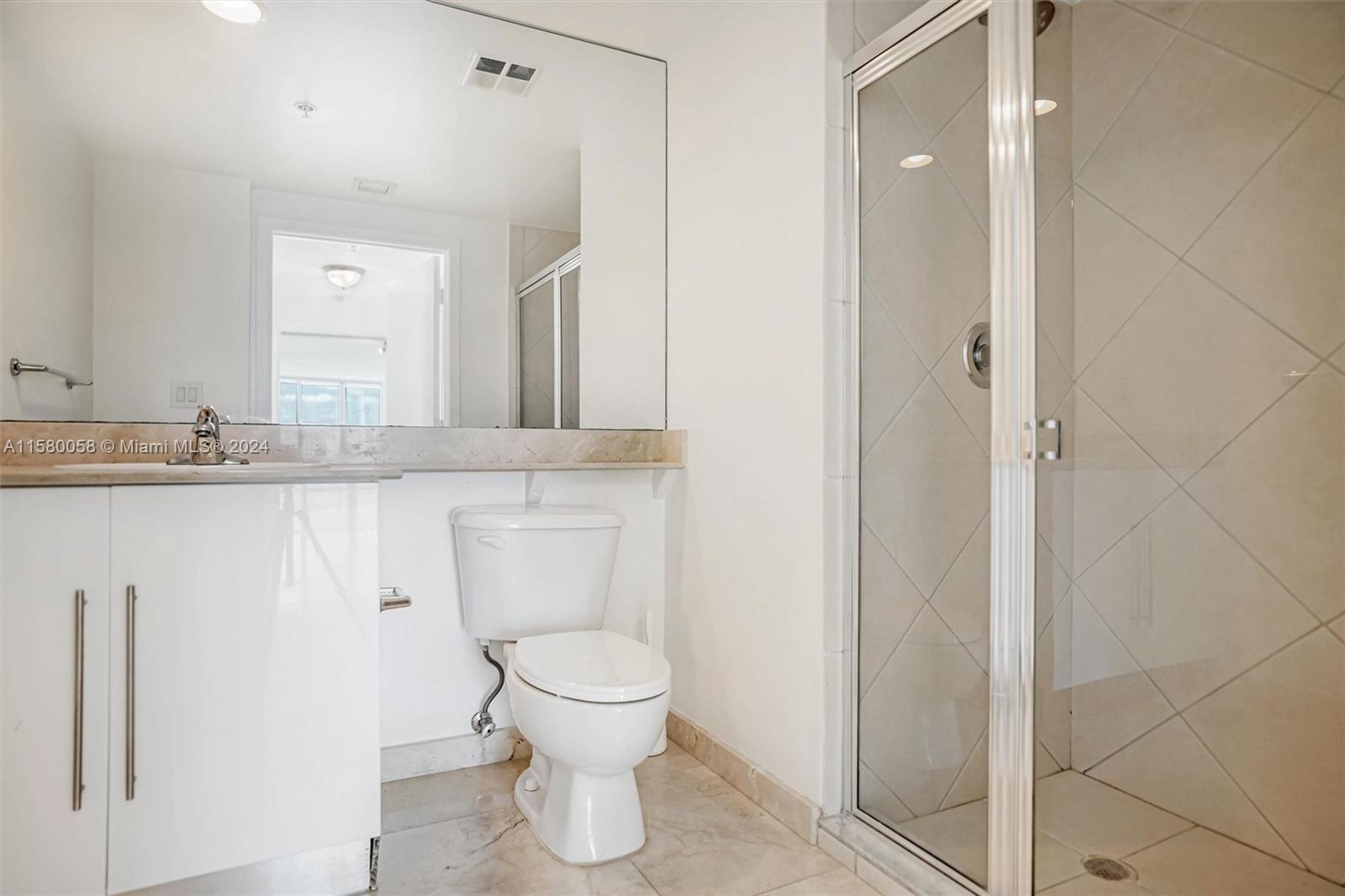325 NE Biscayne Blvd #1923, Miami FL 33131