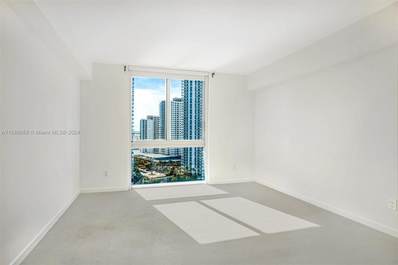 325 NE Biscayne Blvd #1923, Miami FL 33131