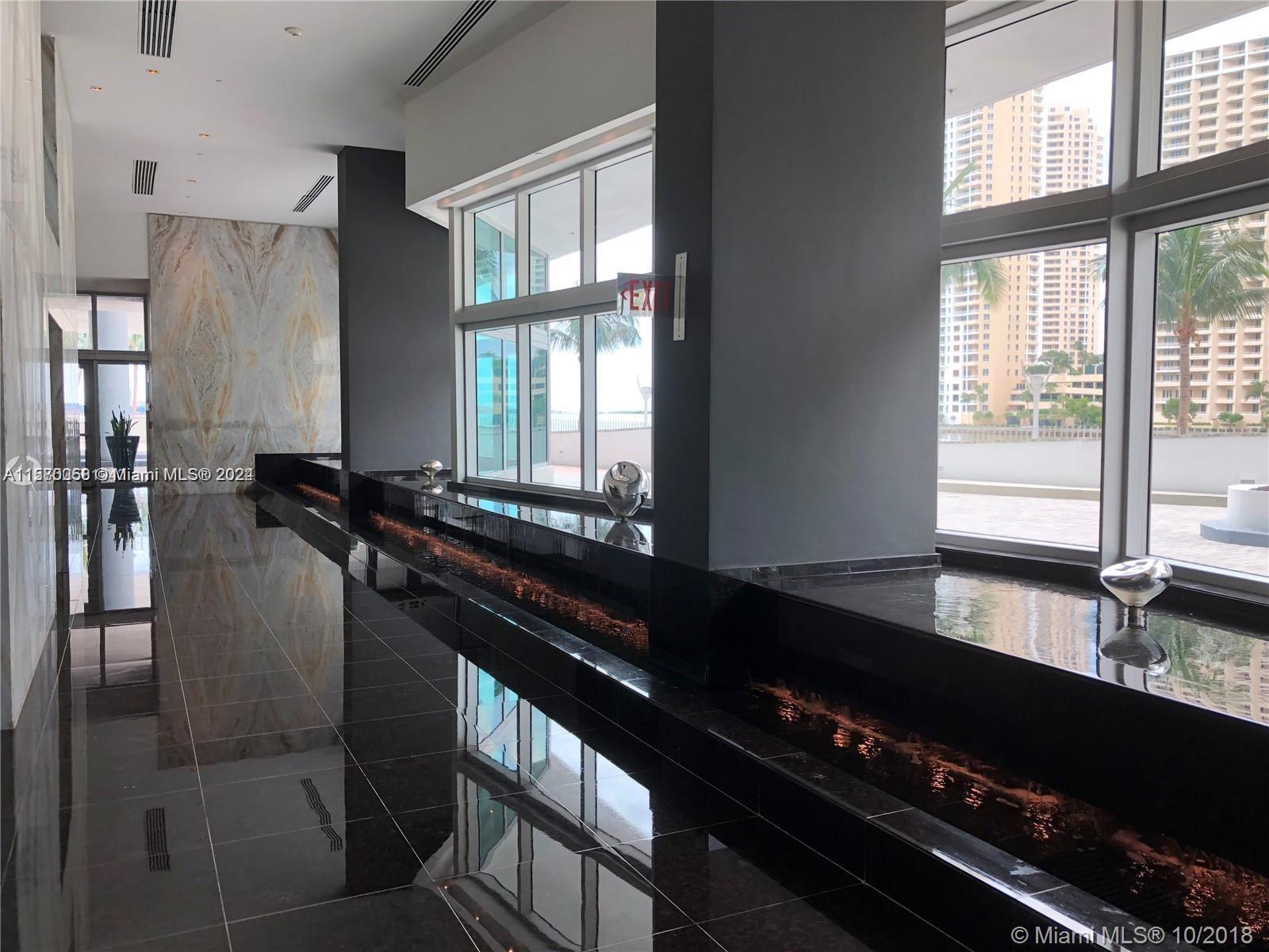 325 NE Biscayne Blvd #1923, Miami FL 33131