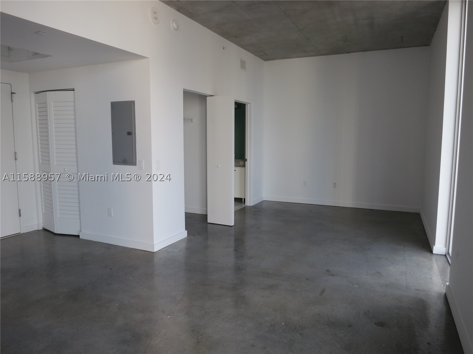 151 SE 1 St #1704, Miami FL 33131