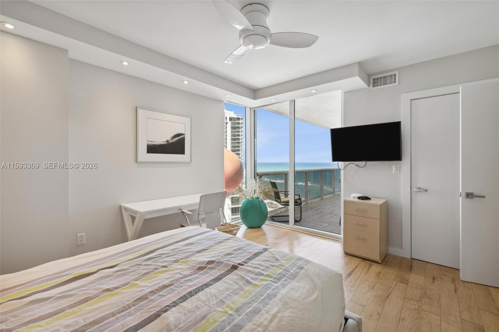 1800 S Ocean Dr #1401, Hallandale Beach FL 33009