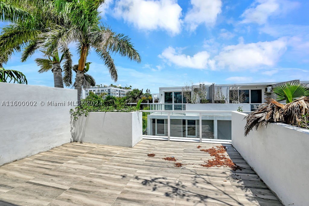 1000 99th St #14, Bay Harbor Islands FL 33154