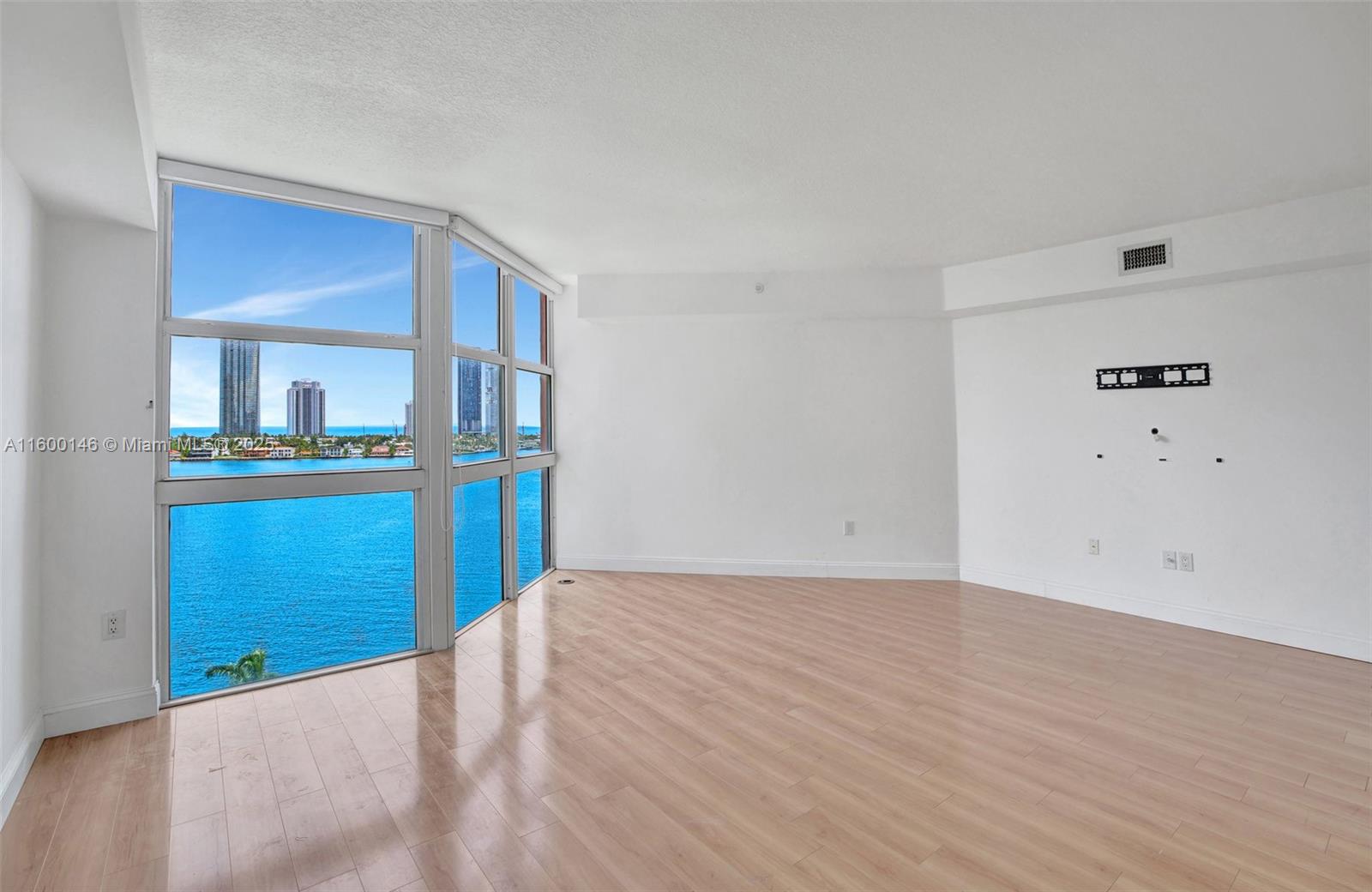 3370 Hidden Bay Dr #1208, Aventura FL 33180