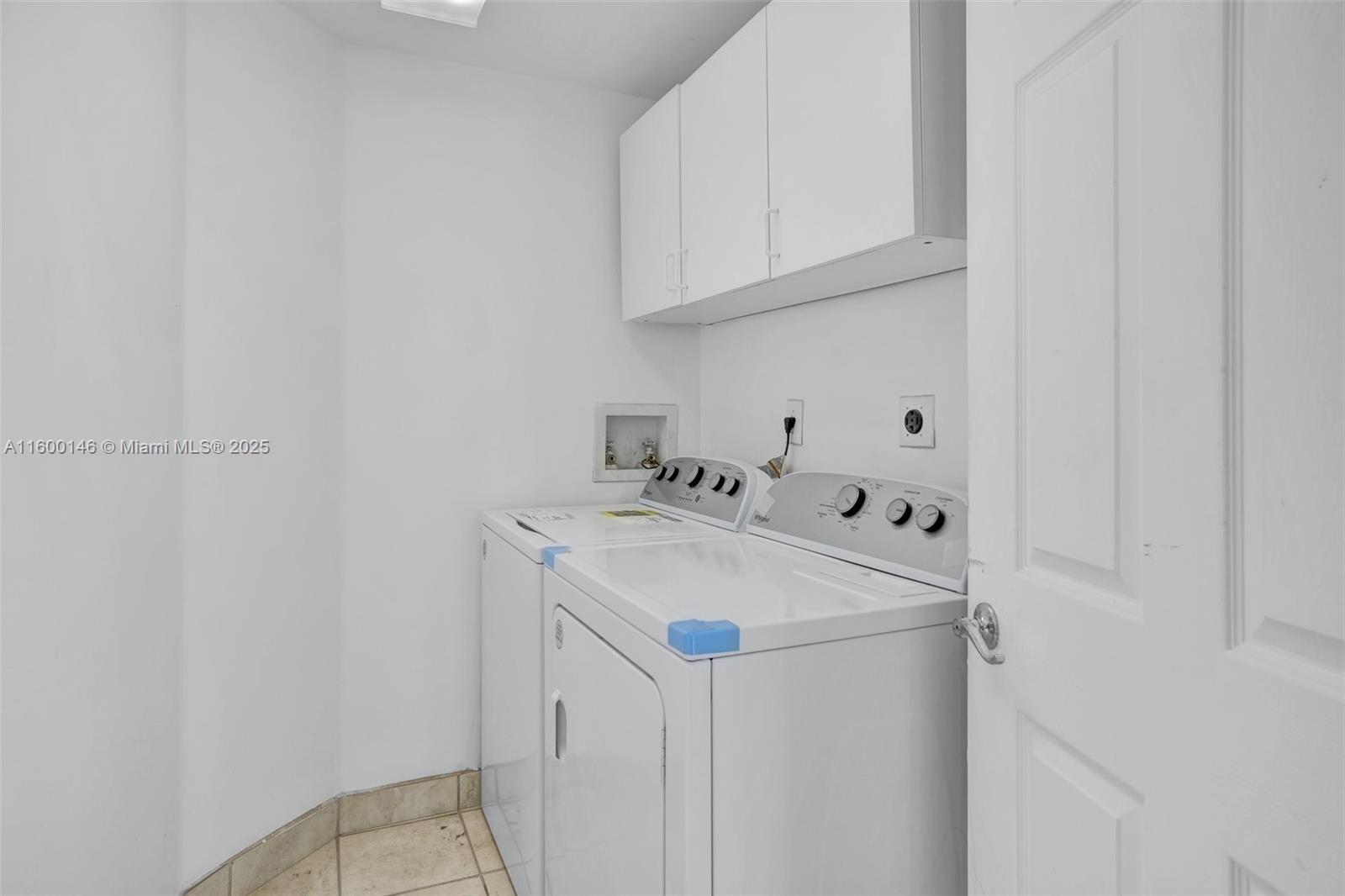 3370 Hidden Bay Dr #1208, Aventura FL 33180