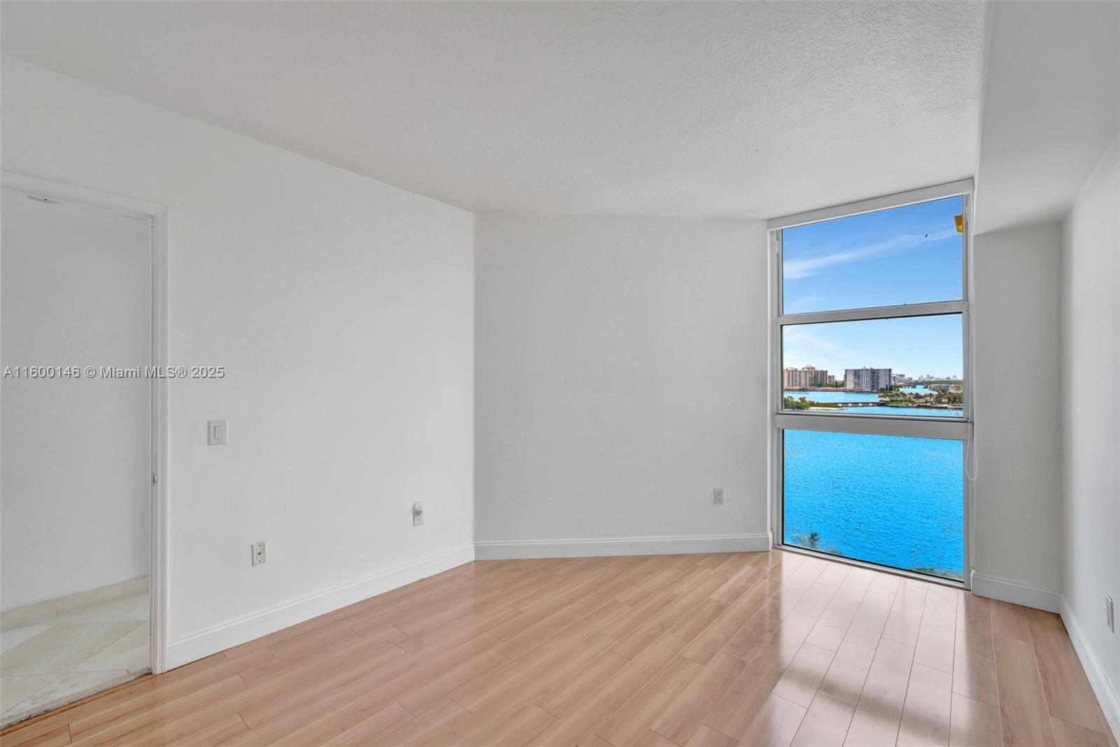 3370 Hidden Bay Dr #1208, Aventura FL 33180