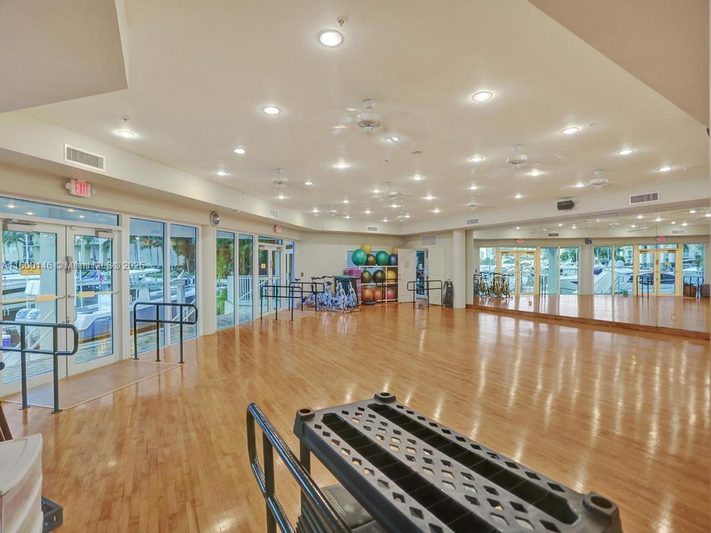 3370 Hidden Bay Dr #1208, Aventura FL 33180