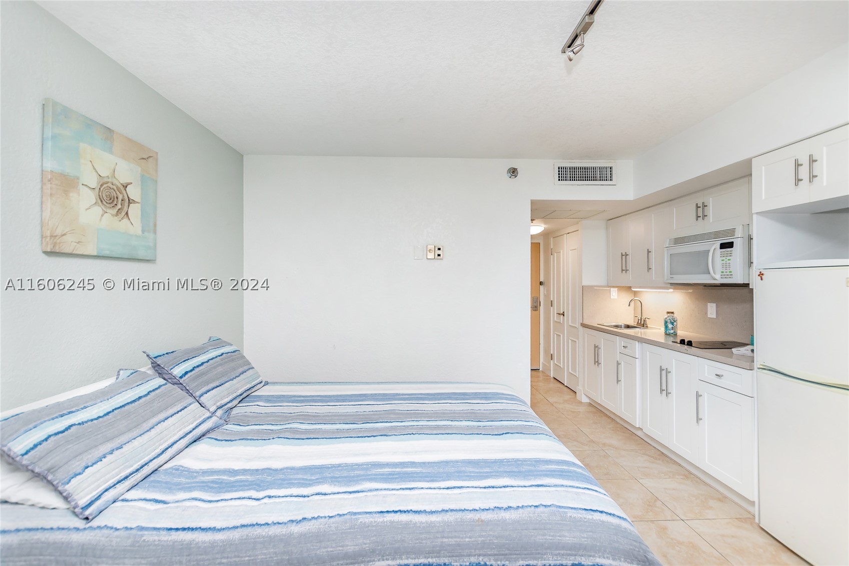 19201 Collins Ave(avlb 7/15/26) #318, Sunny Isles Beach FL 33160