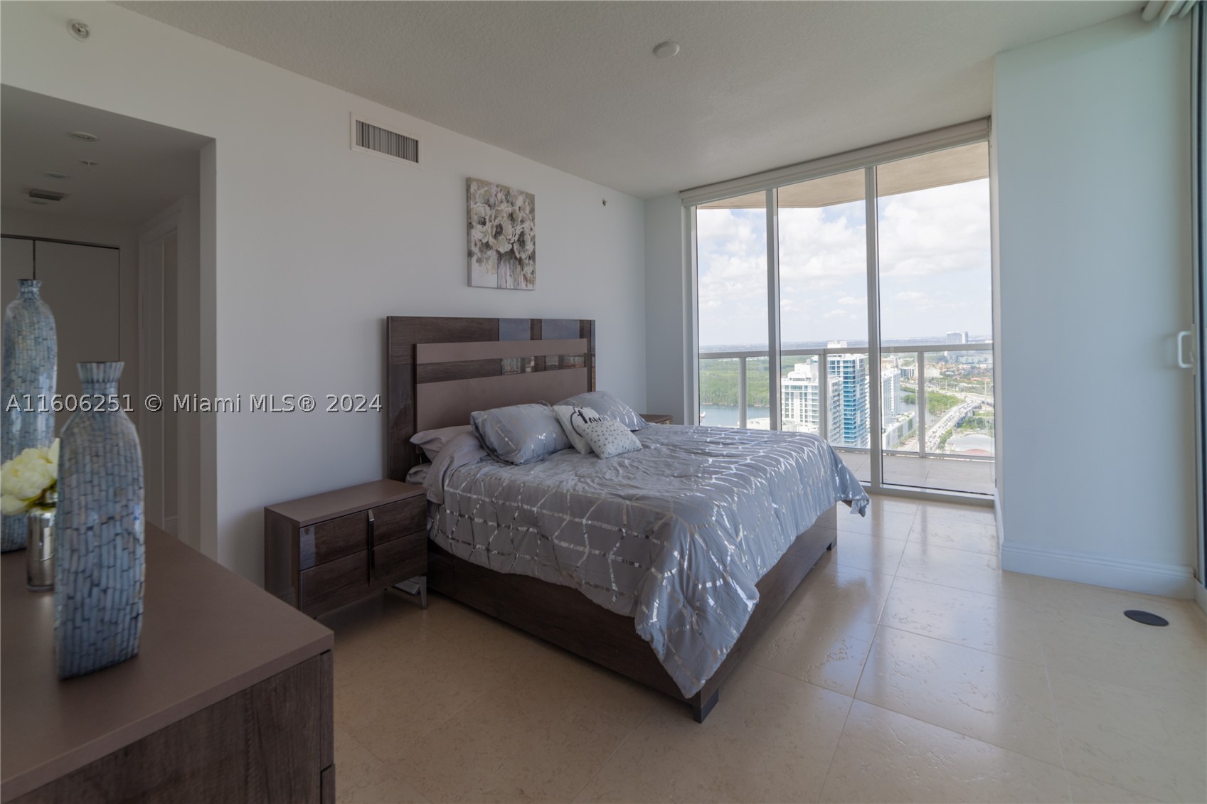 16699 Collins Ave(avlbnow) #3707, Sunny Isles Beach FL 33160