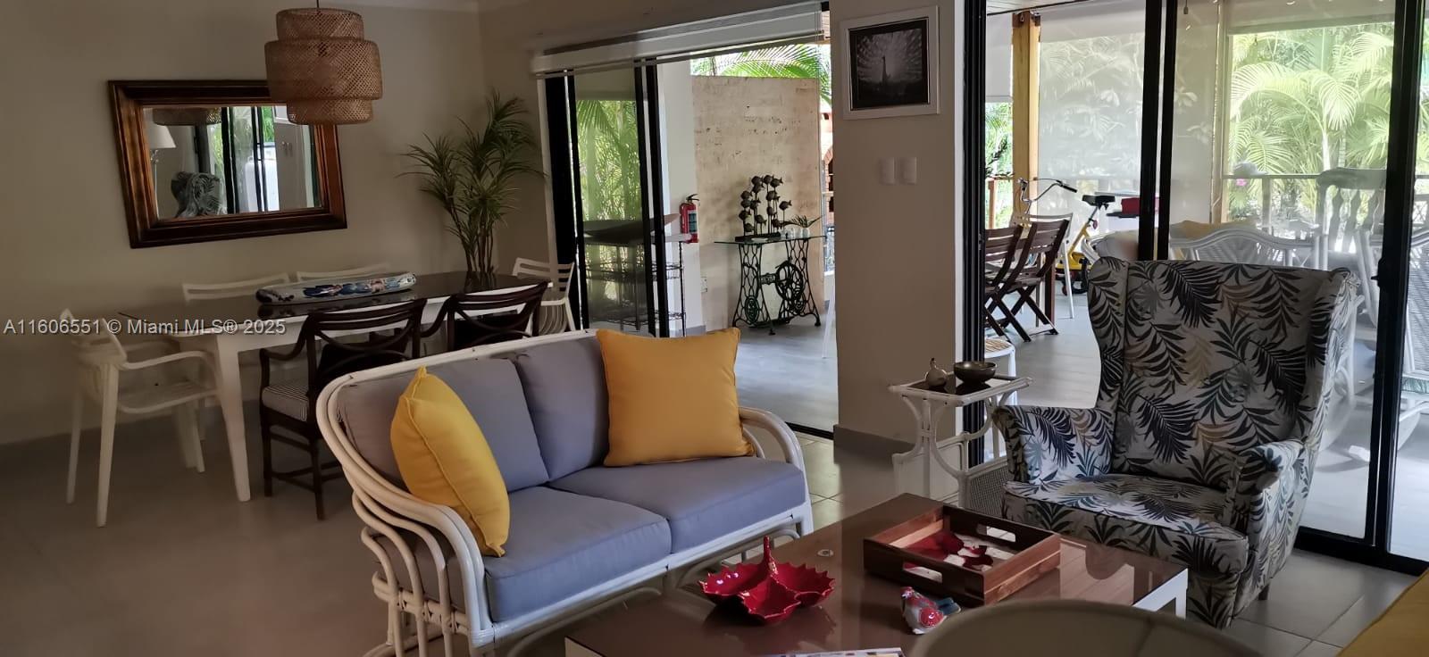 2100 Avenida Las Trinitarias, Juan Dolió, Rep Dom, Other FL 00000