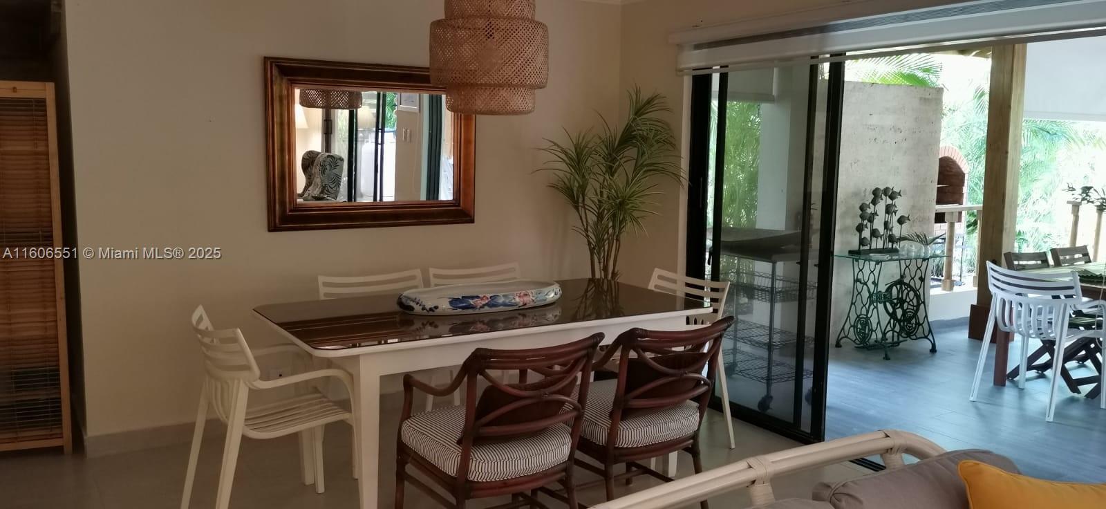 2100 Avenida Las Trinitarias, Juan Dolió, Rep Dom, Other FL 00000
