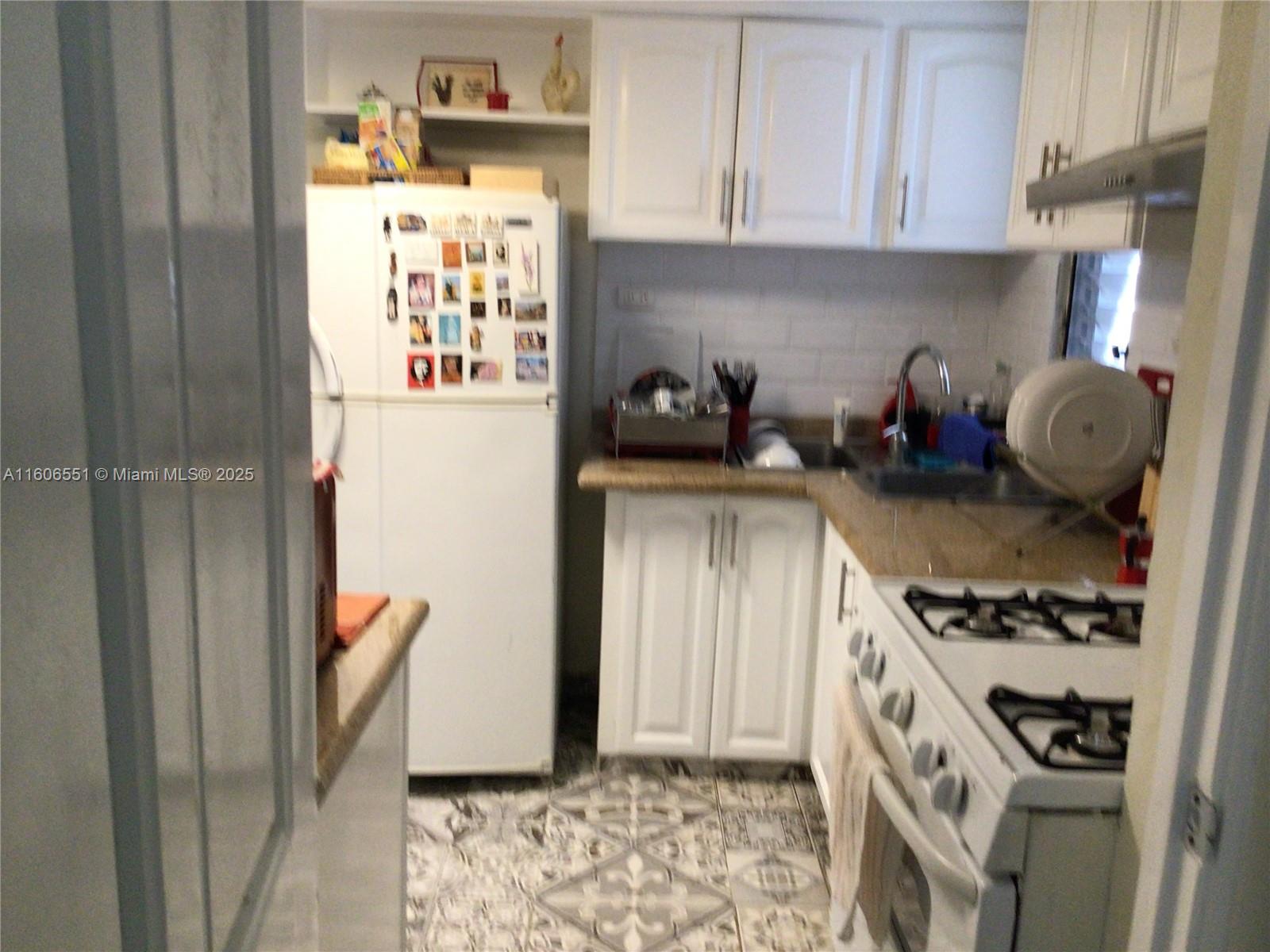 2100 Avenida Las Trinitarias, Juan Dolió, Rep Dom, Other FL 00000