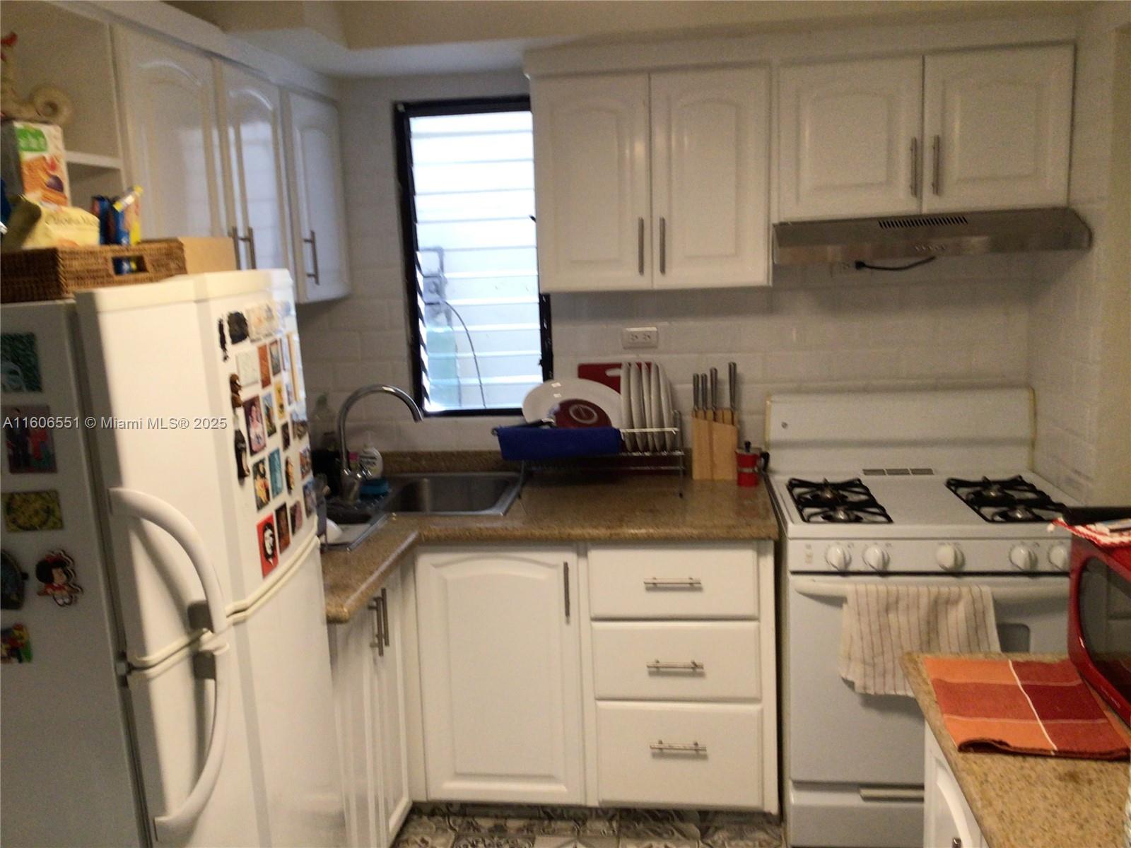 2100 Avenida Las Trinitarias, Juan Dolió, Rep Dom, Other FL 00000