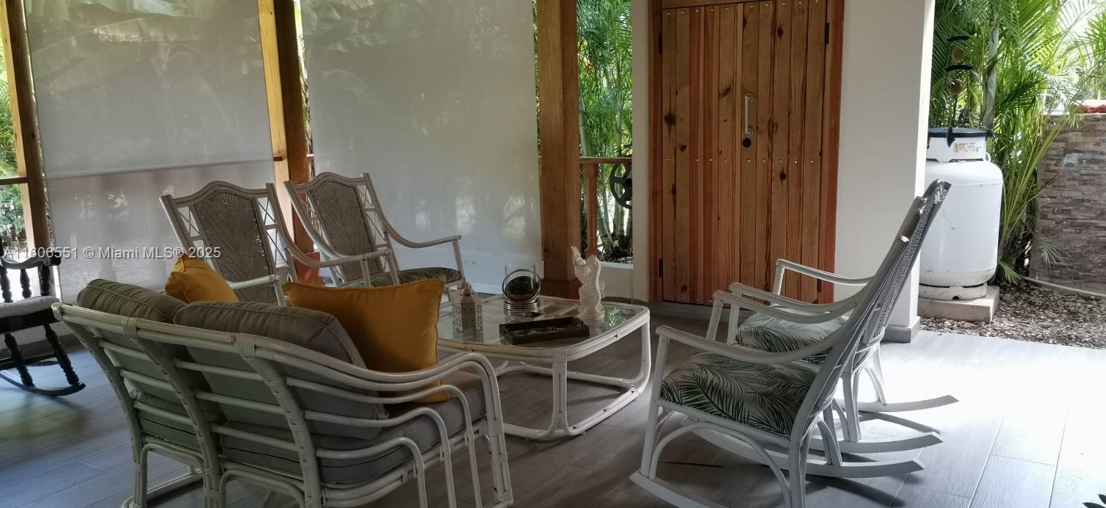 2100 Avenida Las Trinitarias, Juan Dolió, Rep Dom, Other FL 00000